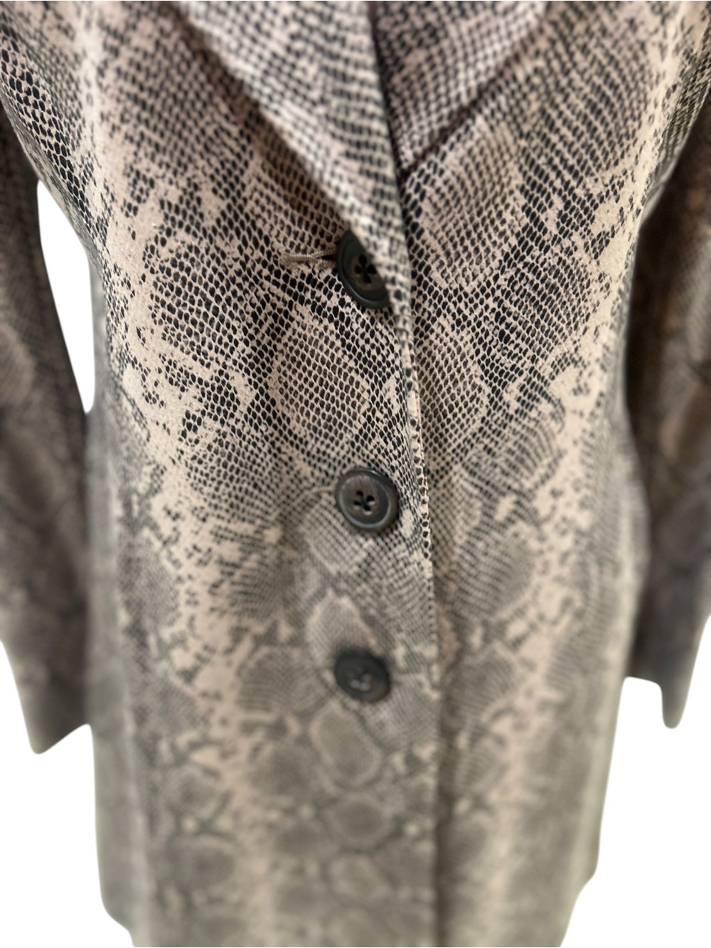 Nwot CAbi Neutral king cobra Snake-Print Trench Coat Beige and Gray size small - Picture 7 of 13